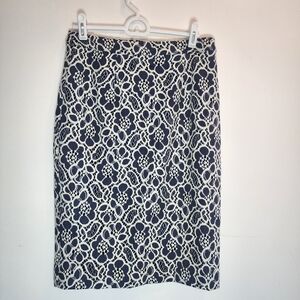 Halogen Blue White Floral Lace Pencil Skirt Size 2P Knee Length Romantic Elegant